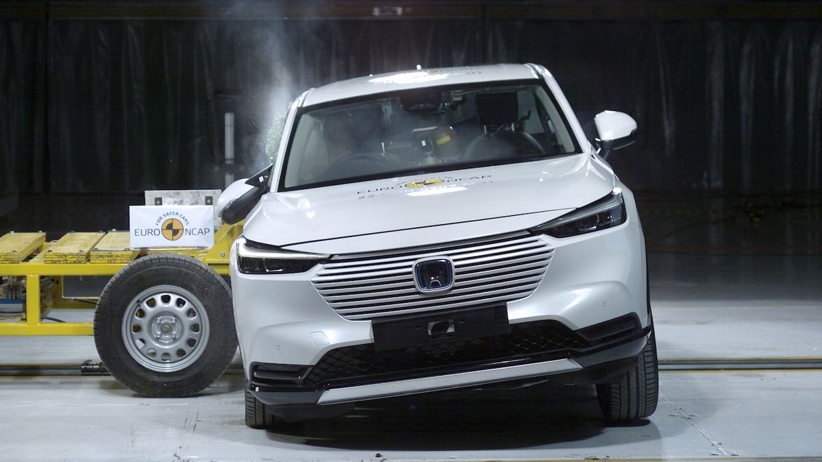 Honda a DS bodují, Dacia opět ztrácí, ukazují nové nárazové testy